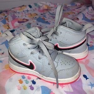 Toddler Nike size 5